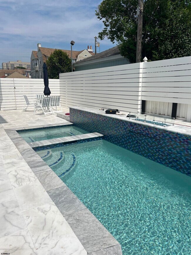 Building Photo - 16 S Somerset Ave