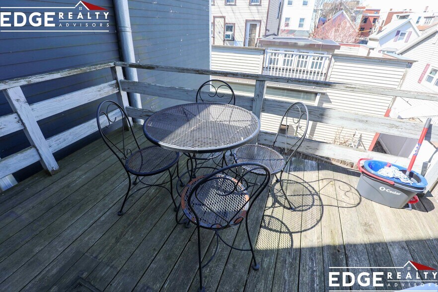 Building Photo - 3 Cottage St