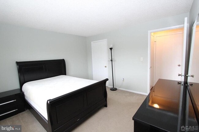 Building Photo - 5015 Ravens Crest Dr