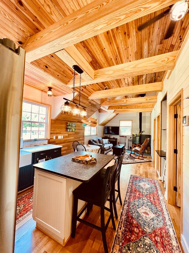 Building Photo - 754 Woodlands Rd