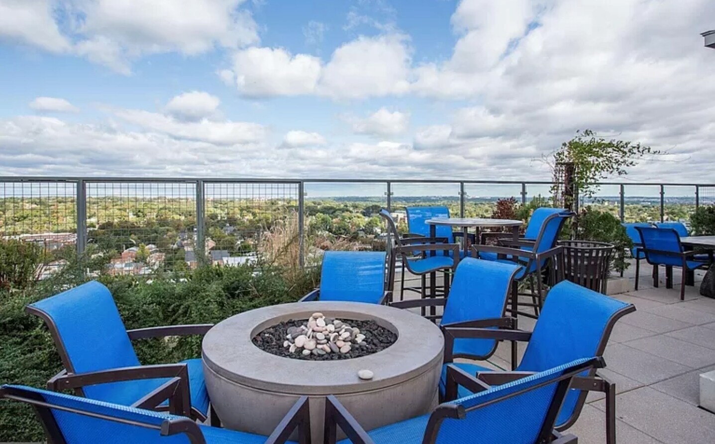 Rooftop Deck - 851 N Glebe Rd