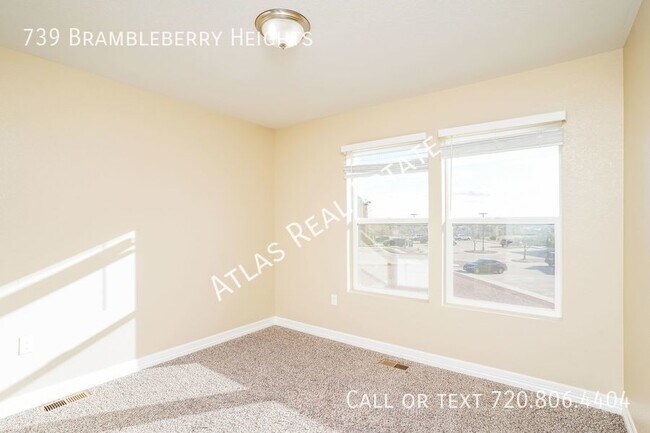 Building Photo - *FEBRUARY RENT FREE* 3 bedroom 2.5 bathroo...