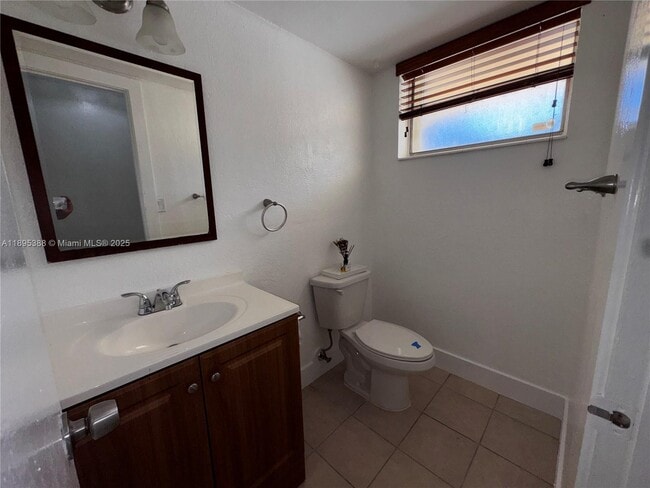 Building Photo - 8405 SW 137th Ave