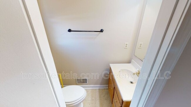 Building Photo - 150 Woodridge Cir