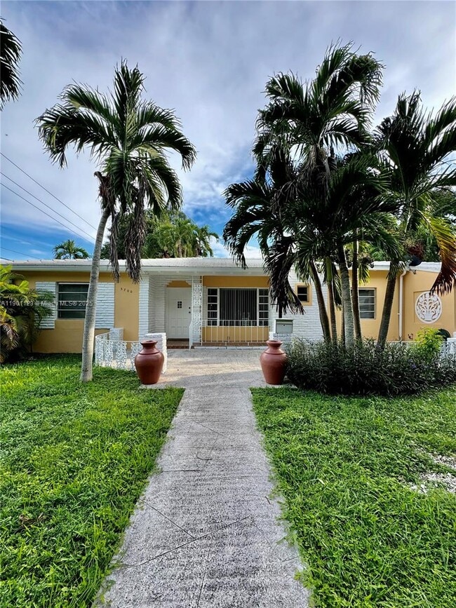 Primary Photo - 5700 SW 42nd St