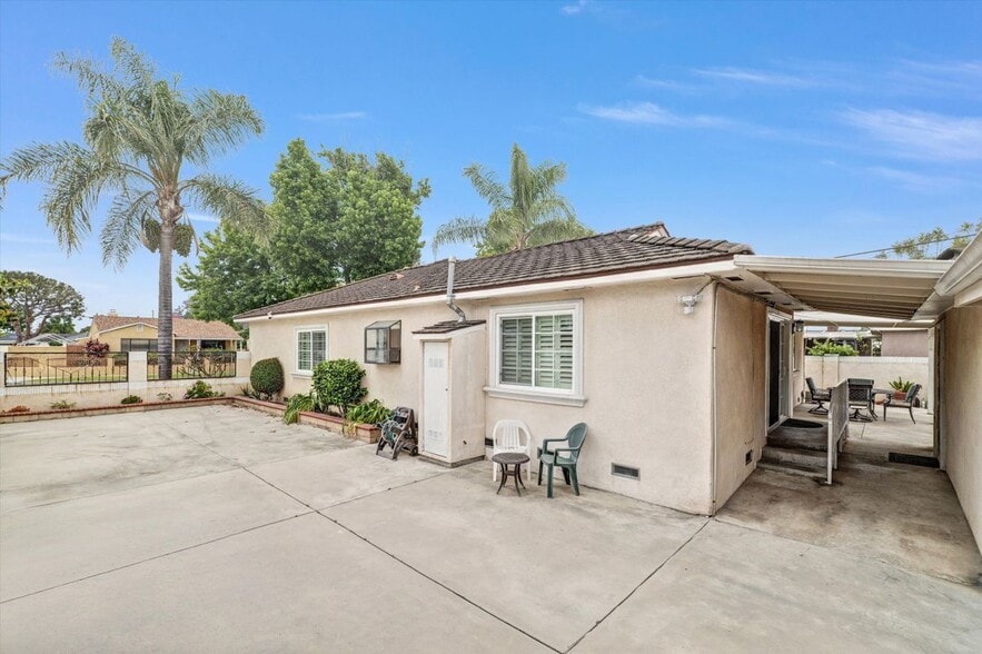 Building Photo - 14403 Benfield Ave