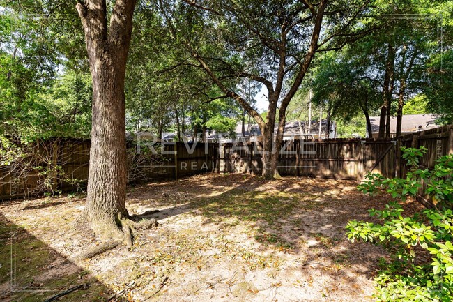 Building Photo - **Application Pending** Beautiful 3 Bed/2 ...