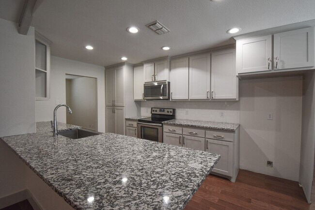 Building Photo - Lease Takeover Opportunity Available! 3 Be...