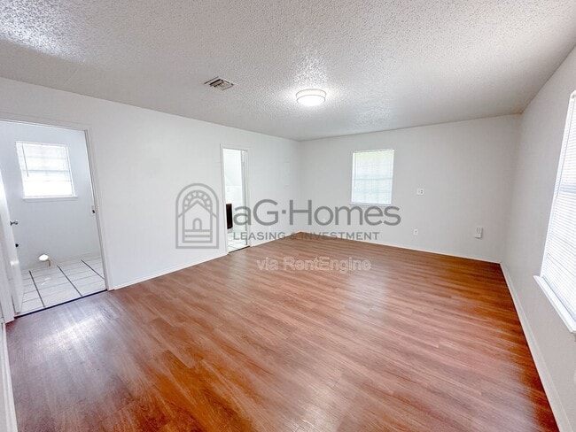 Building Photo - 3032 NW 70th St