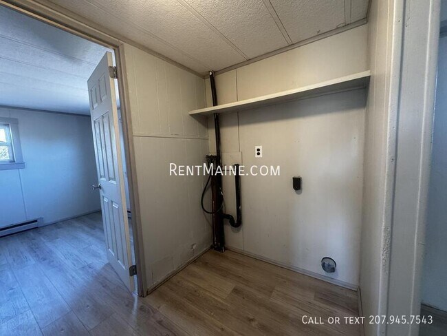 Building Photo - 513 Main St