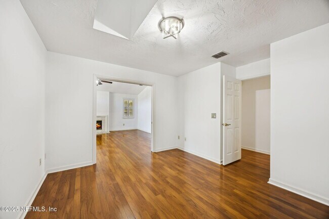 Building Photo - 4063 Mizner Ct