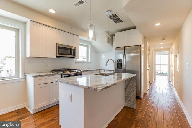 Building Photo - 3401 Hamilton St