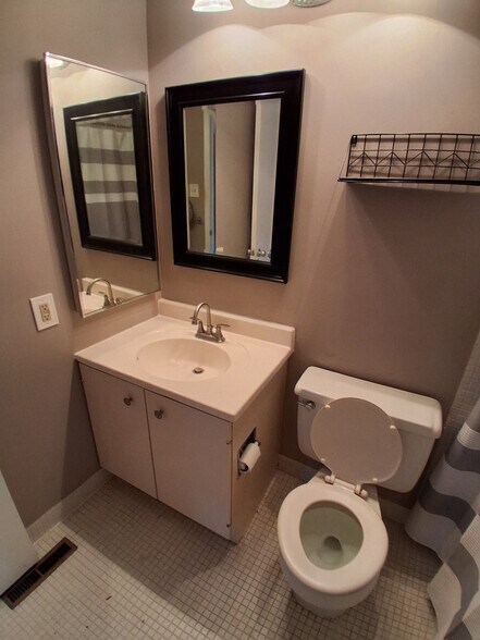 Hall Bathroom - 5 Stonehenge Cir