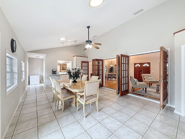 Building Photo - 1055 Riverside Ridge Rd