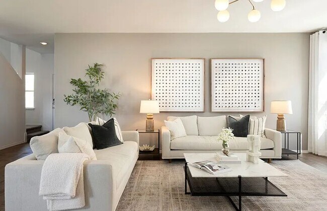 Building Photo - 313 Redonda Dr