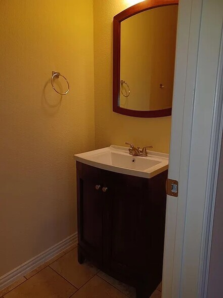 Building Photo - 326 Austin Ave