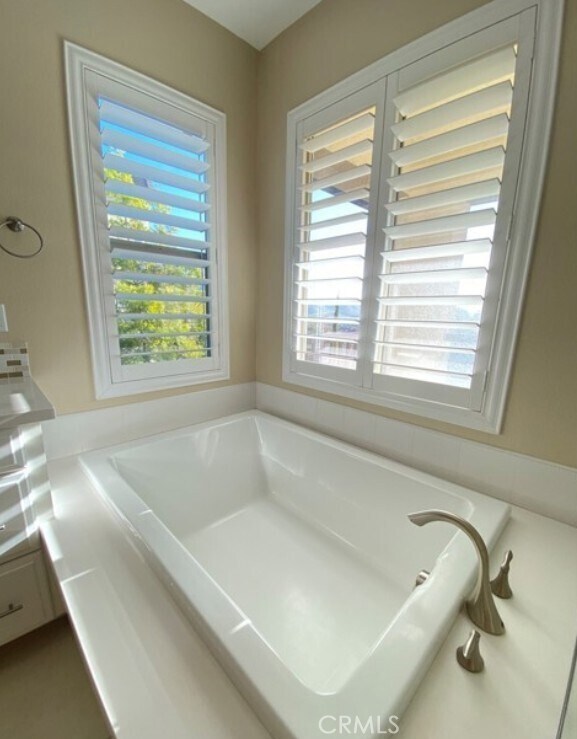 Building Photo - 12 Farra St