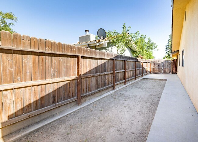 Building Photo - Clovis Home for Rent