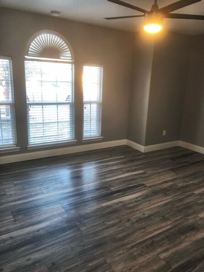 Building Photo - 619 Cabrillo Dr