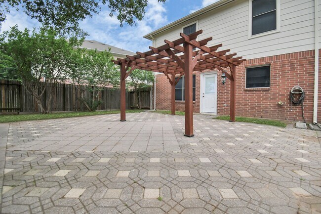 Building Photo - 3919 Rolling Springs Ln