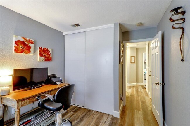 Building Photo - 1437 Promenade Cir