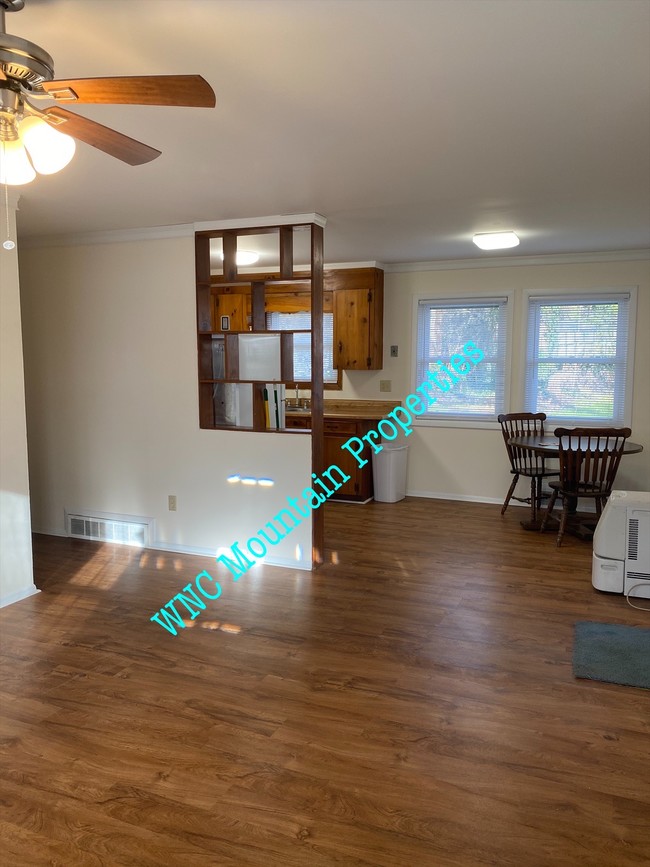 Building Photo - 22 Royal Pines Dr