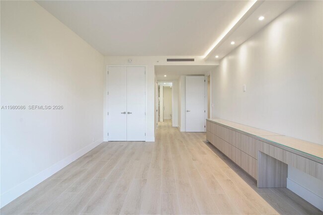 Building Photo - 151 Crandon Blvd