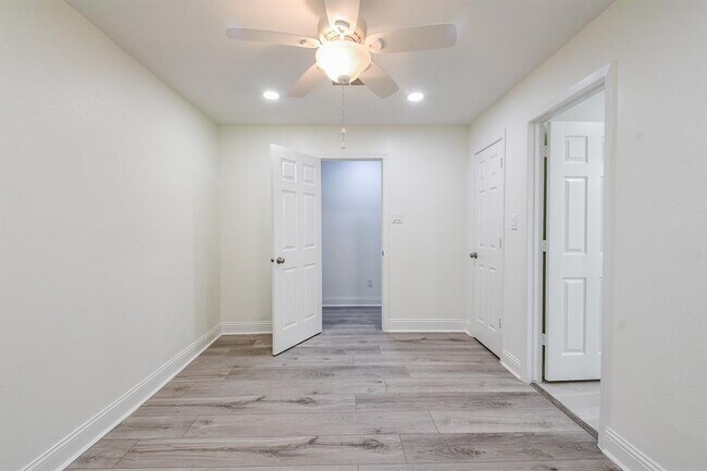 Building Photo - 527 FM 787