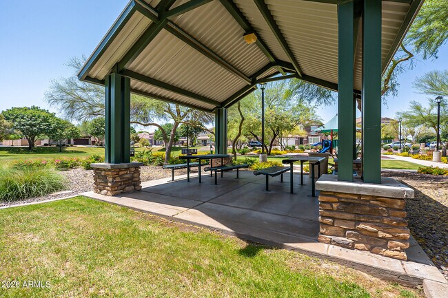 Building Photo - 2250 E Wayland Dr