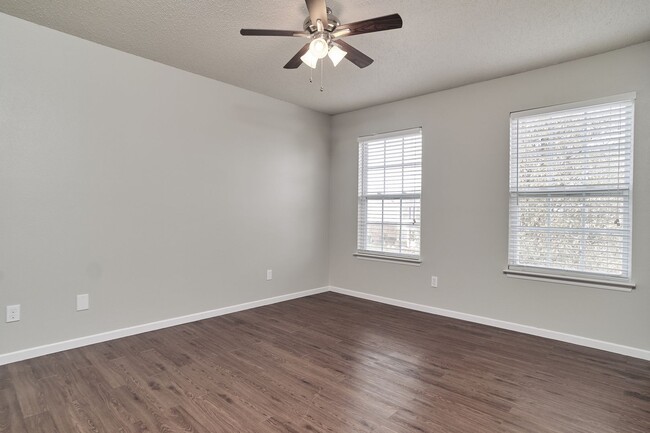 Building Photo - 3 BD/2.5 BA in Fishers!