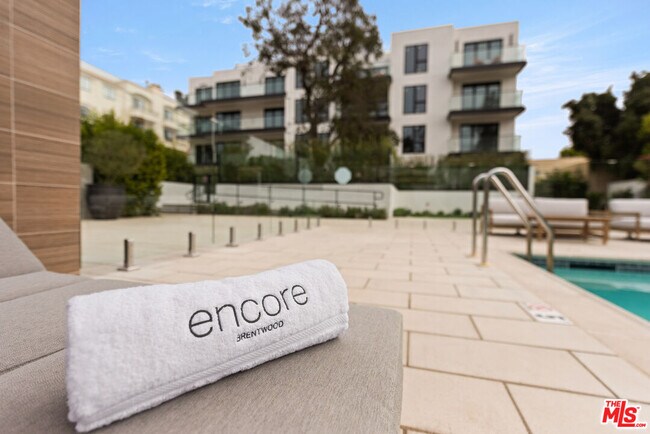 Building Photo - 505 S Barrington Ave