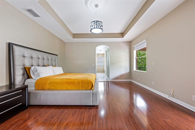 Building Photo - 658 Cresta Cir