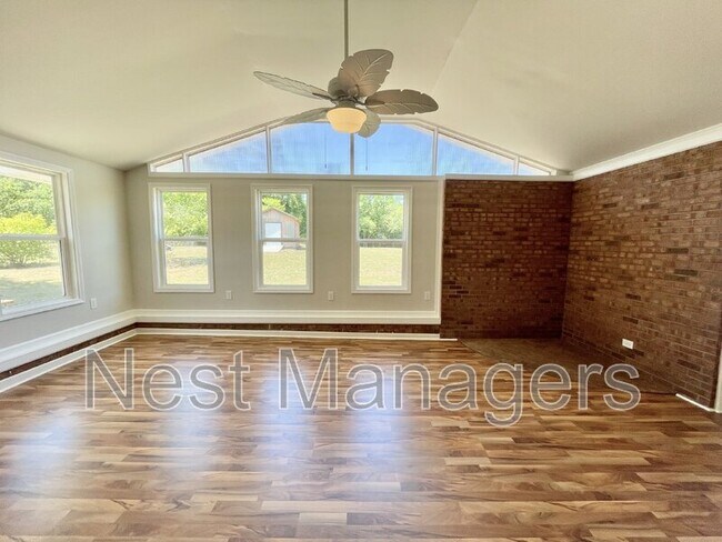 Building Photo - 621 Welsh Pl