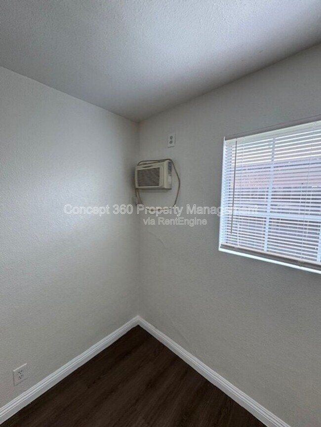 Building Photo - 2425 W Cameron St