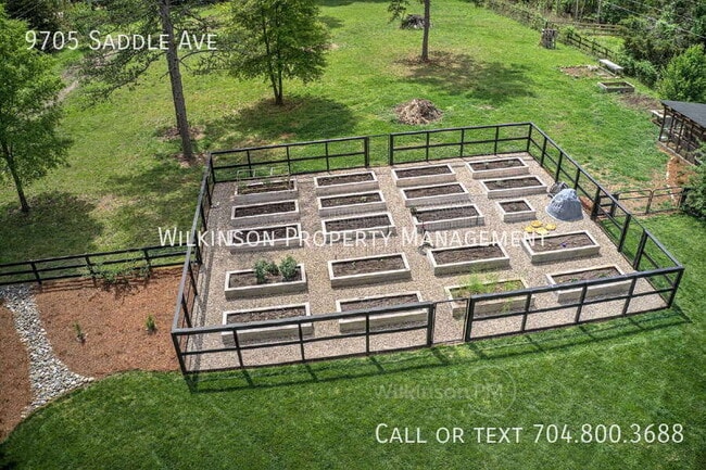 Building Photo - 9705 Saddle Ave