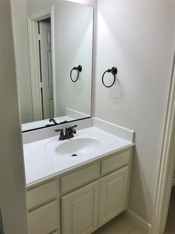 Building Photo - 408 Paluxy Dr