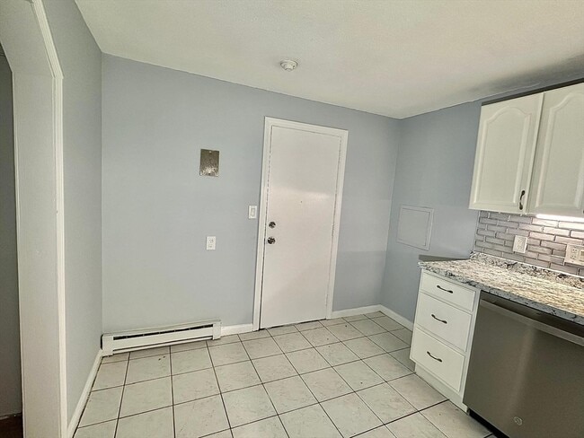 Building Photo - 4 Hazelwood Ave