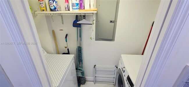 Building Photo - 6917 Collins Ave