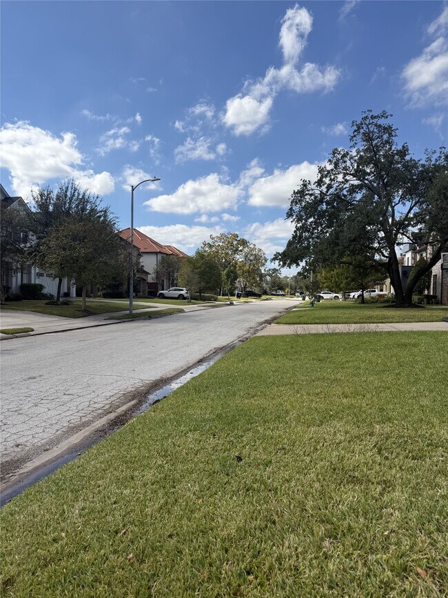 Building Photo - 1234 Gardenia Dr