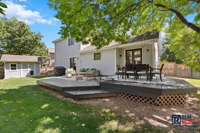 Building Photo - Beautiful Updated 5 Bed 3.5 Bath House in ...