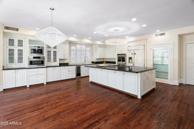Building Photo - 5820 W Del Lago Cir
