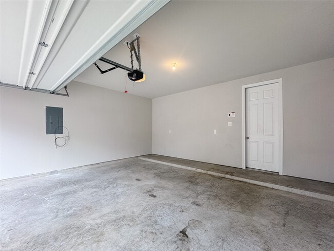 Building Photo - 9503 Towne Lake Pkwy