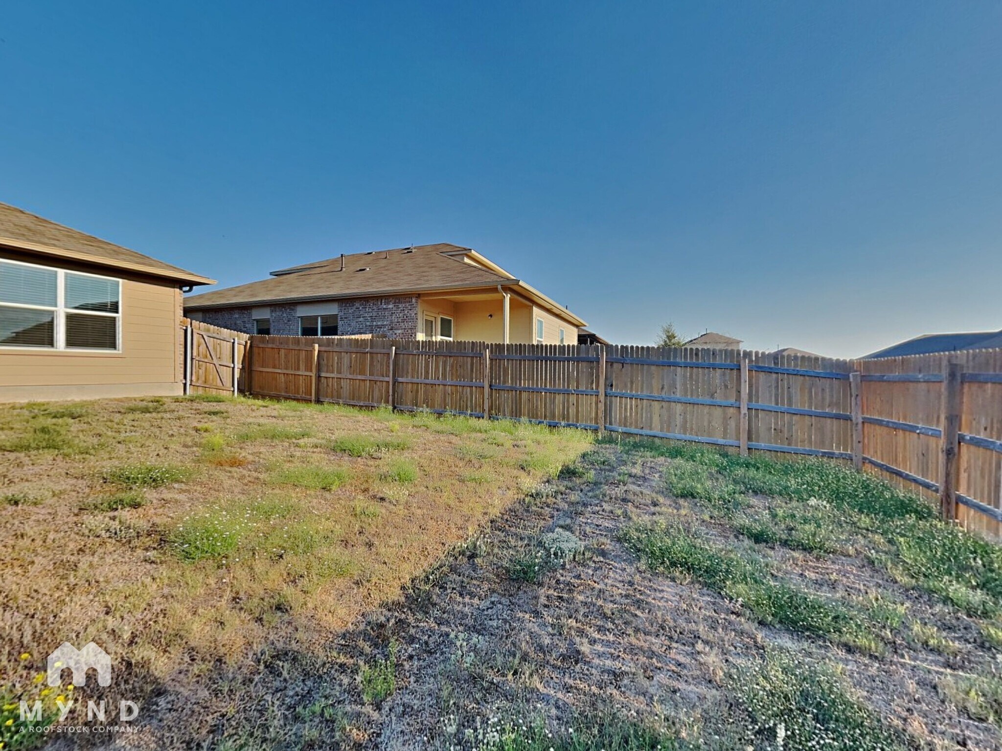 Building Photo - 10808 Seguin St