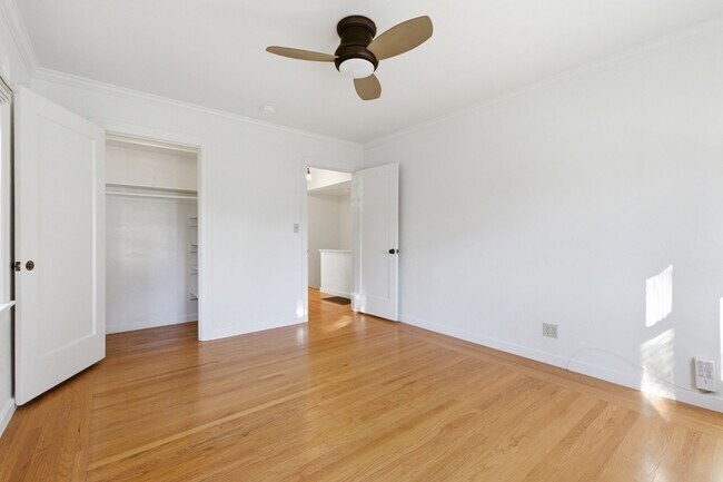 Building Photo - Spacious 2 Bed, 2 Bath Home