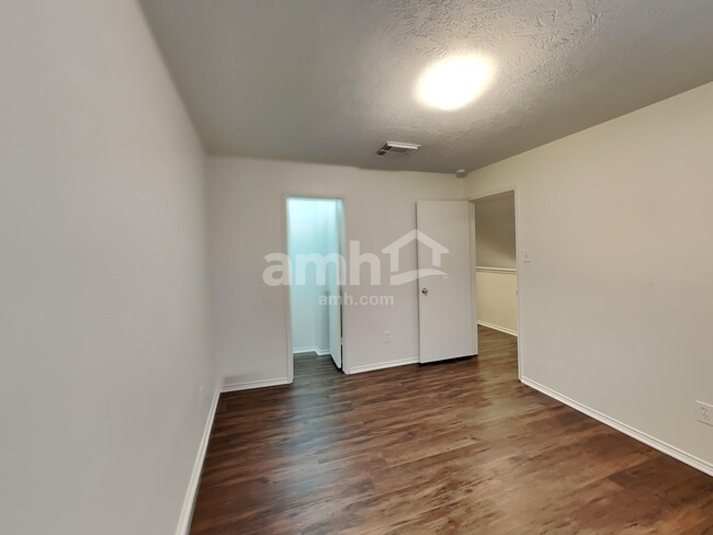 Building Photo - 21710 Chanas Ct