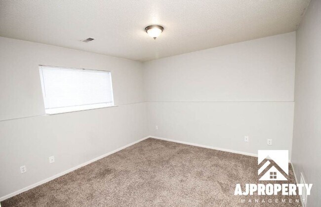 Building Photo - 4907 S Tennis Ln