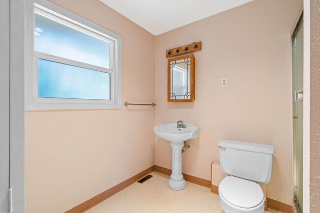 Building Photo - Charming, retro 2-bdrm/2-bath ranch in tranquil setting w/ large family room