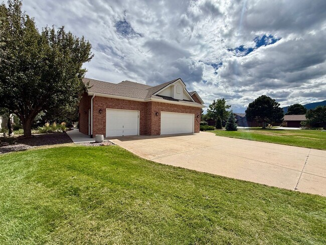 Building Photo - 3805 Brushland Ct