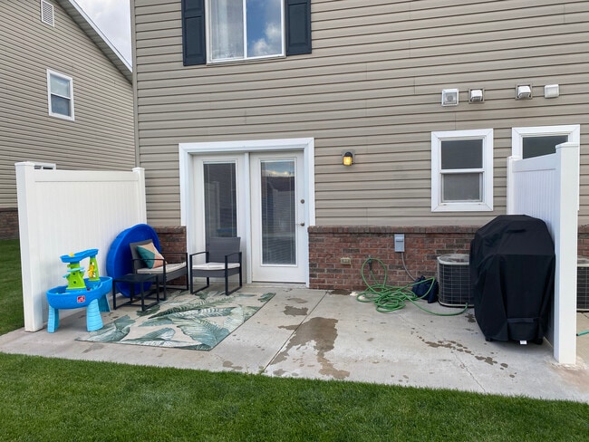 Building Photo - 486 Pheasant Ridge Dr