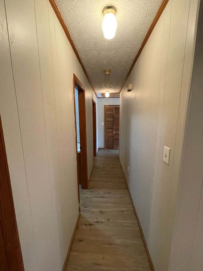 Building Photo - 509 Chateau Dr SE